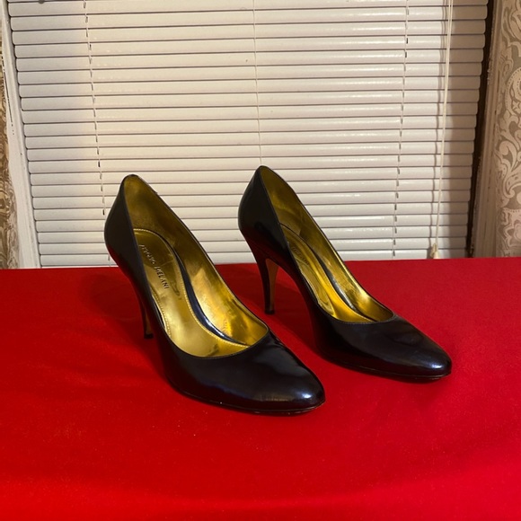 Heels - Picture 2 of 2